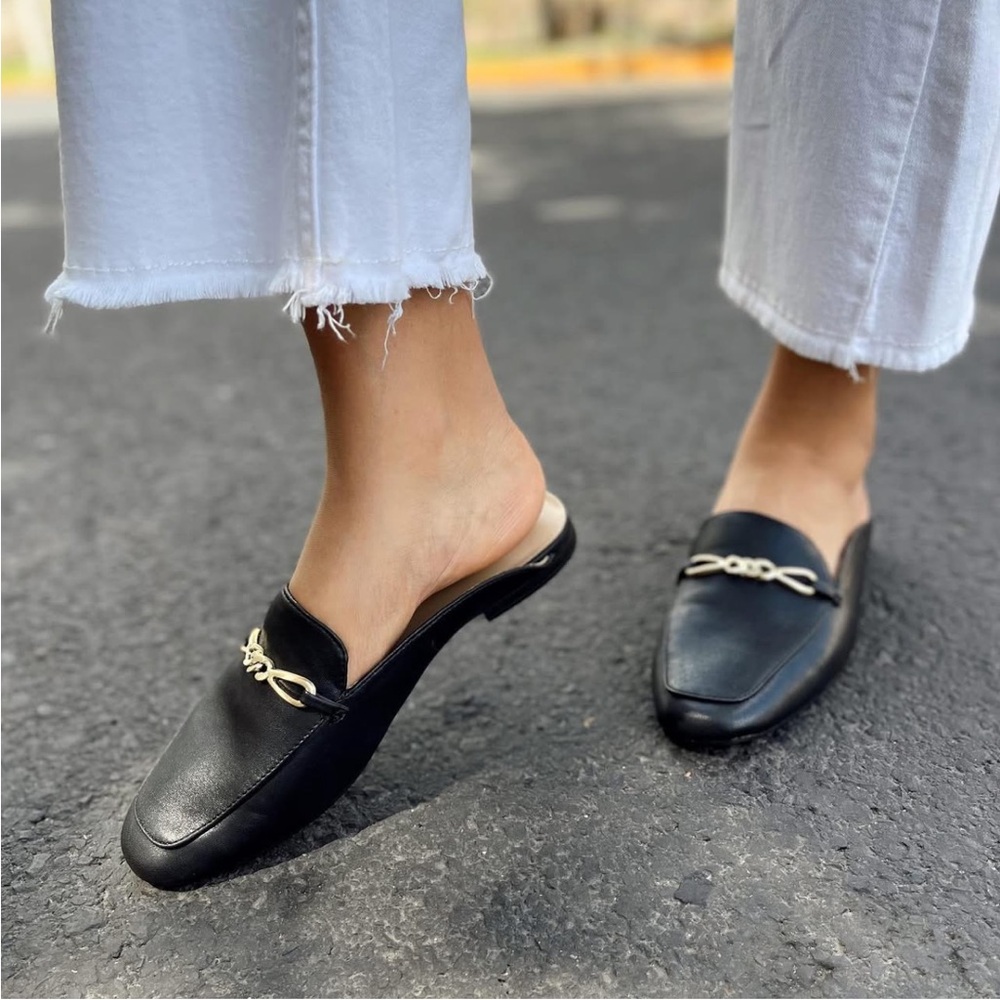 Naturalizer Kayden Black Leather Mule with Gold Chain
